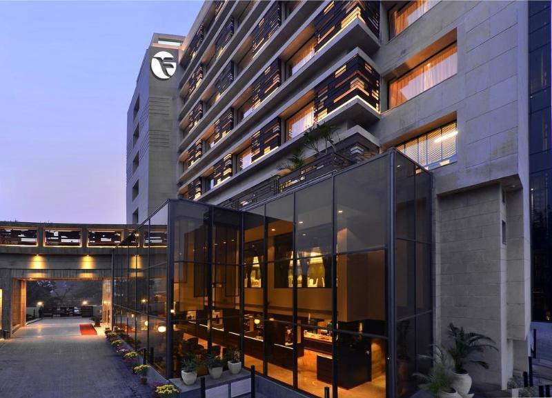 Fortune Sector 27, Noida - Member Itc Hotels' Group מראה חיצוני תמונה