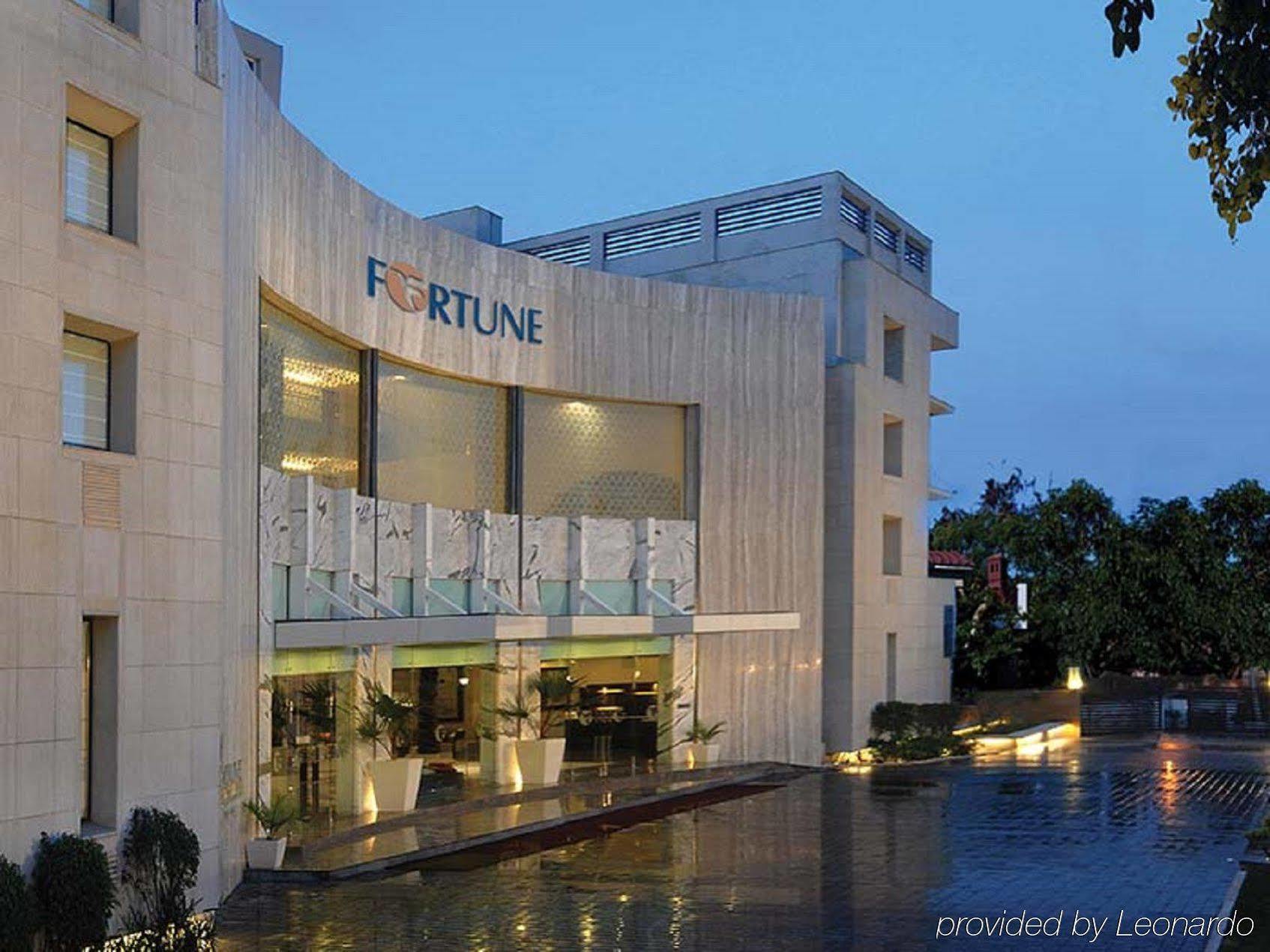 Fortune Sector 27, Noida - Member Itc Hotels' Group מראה חיצוני תמונה