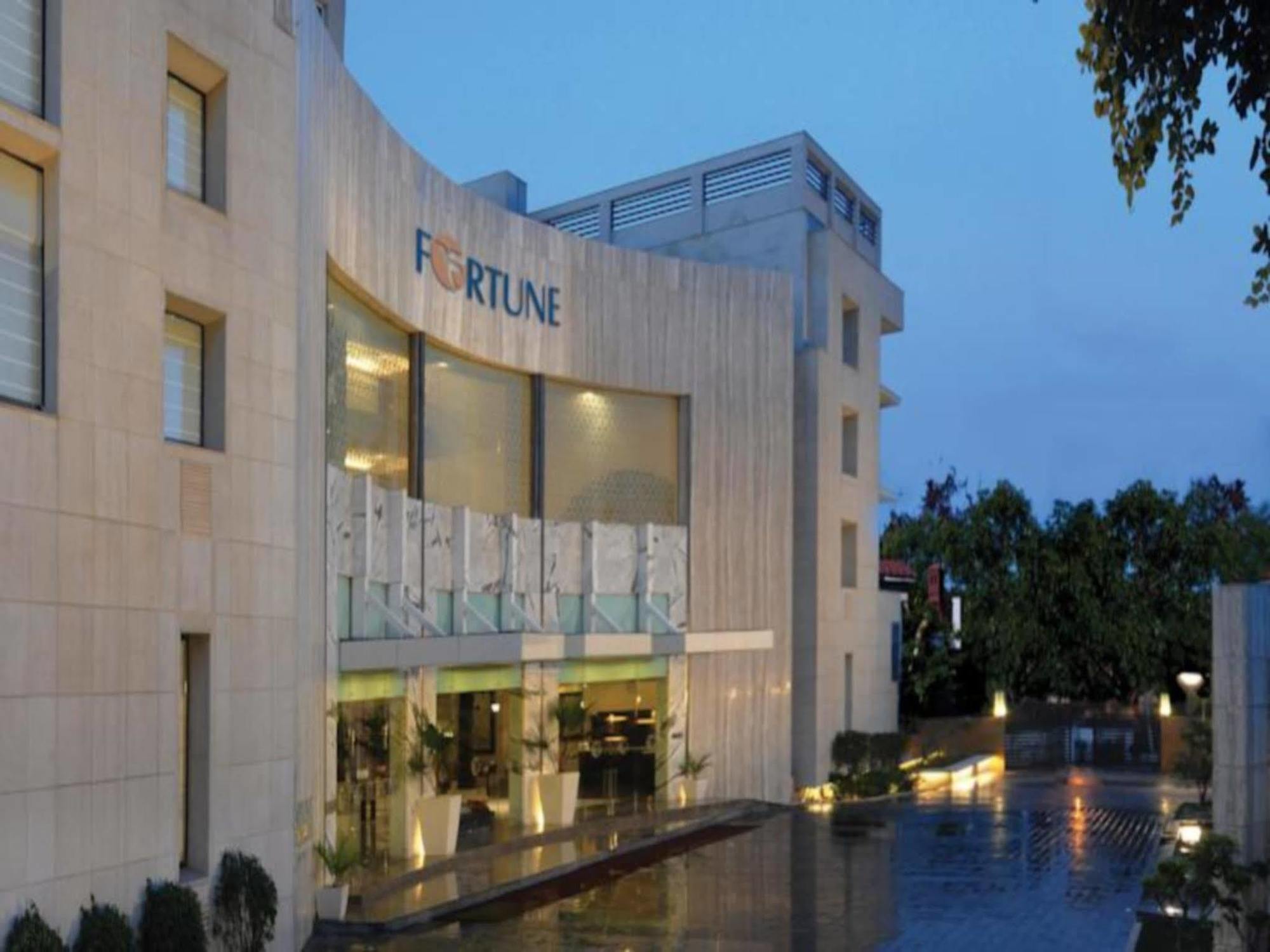Fortune Sector 27, Noida - Member Itc Hotels' Group מראה חיצוני תמונה